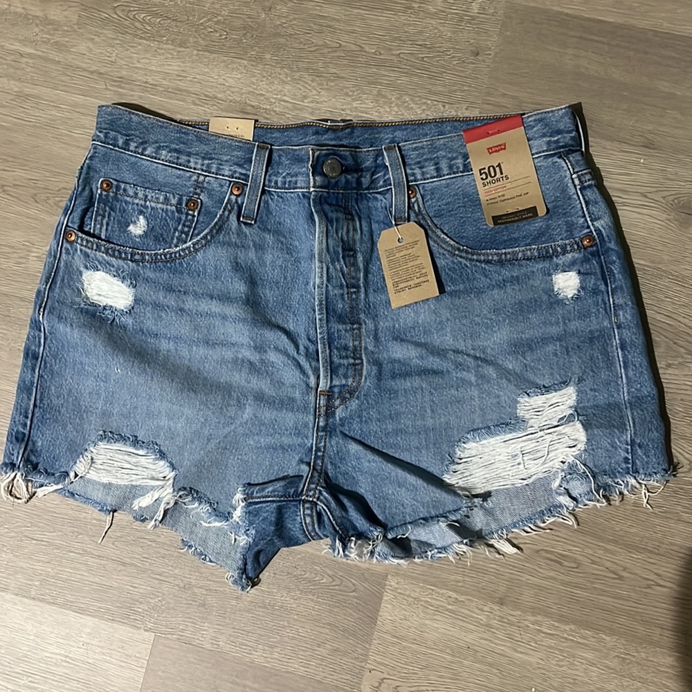 NWT!☎️🥀🎁⛽️❤️‍🔥Levi’s 501 high rise women’s shorts - Picture 2 of 6